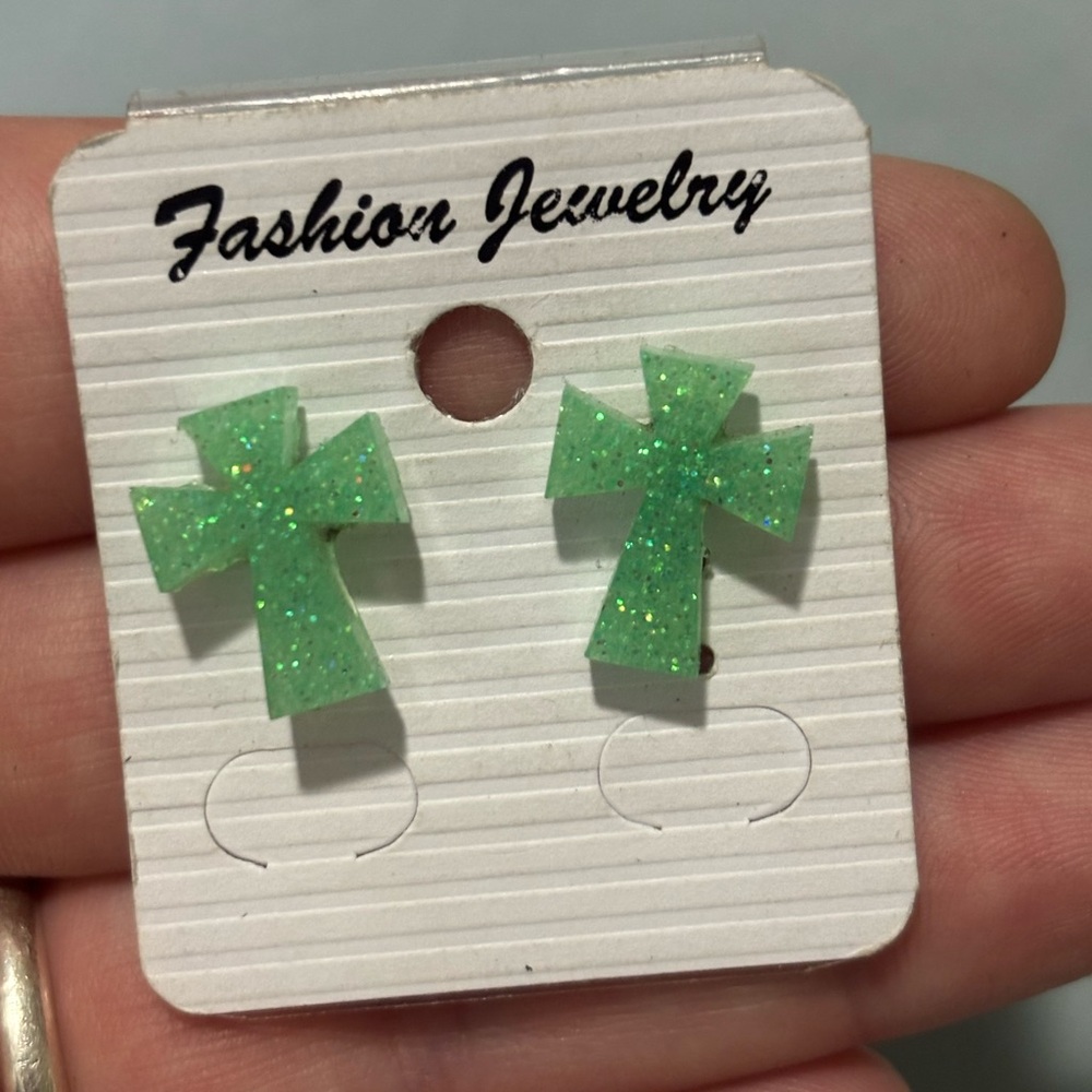 Stud earrings - Picture 3 of 16